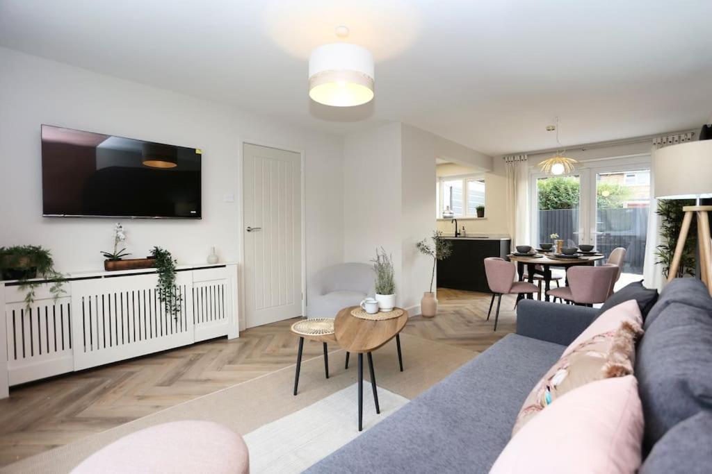 Holiday home Xxbrand Newxx Sleeps 8, Stylish Japandi House *